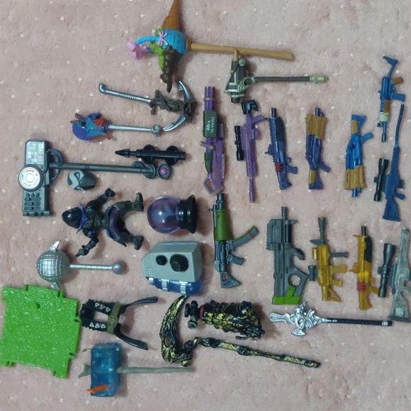 Fortnight Figure And Weapons - Picture 3 of 11